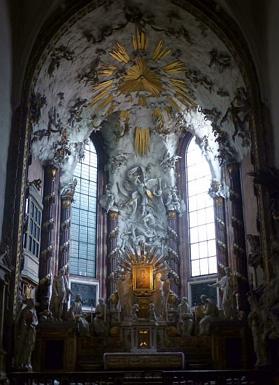 A:Wien>Michaelerkirche>Altar