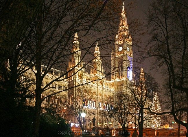 Weihnachtsmarkt vor dem Rathaus 2