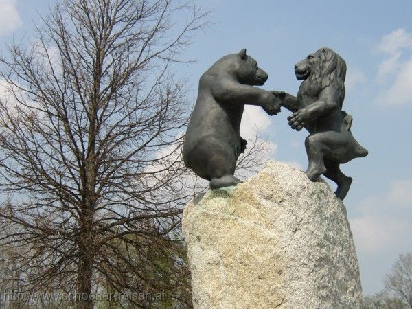 IRSCHENBERG > Autobahnraststätte > Brunnenfigur