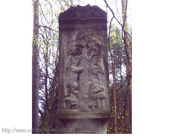 SACHSEN ANHALT>Dübener Heide> die Bärensäule an der B183