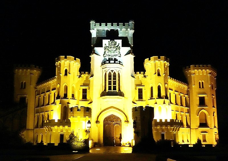 Hluboka nad Vltavou > Schloss Holuboka bei Nacht