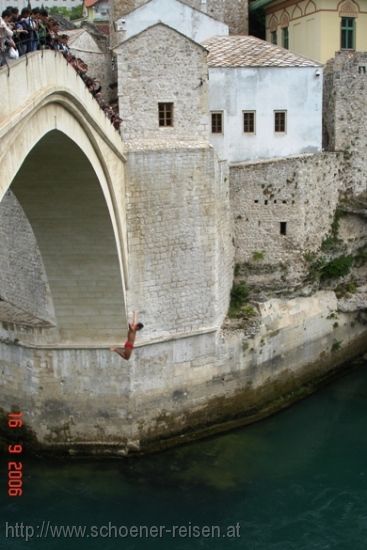 MOSTAR > Brücke > Brückenspringer > Sprung