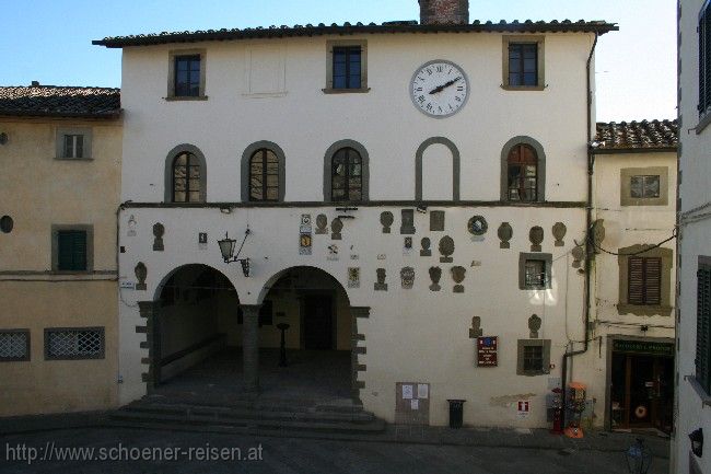 RADDA IN CHIANTI > Rathaus