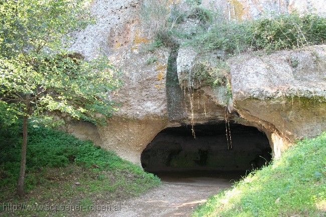 SOVANA > etruskische Grabhöhle