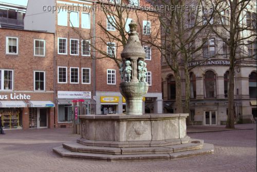 BREMEN > Liebfrauenkirchhof > Brunnen