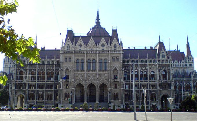 H:Budapest>Denkmalrundgang4>-Parlament