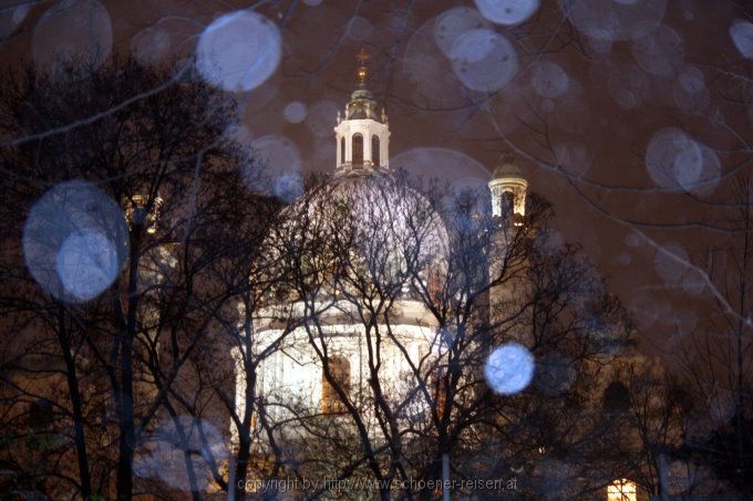 WIEN > Karlskirche im Schneetreiben