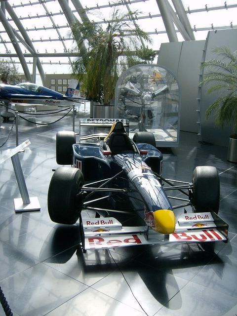 > Flughafen > Red Bull Hangar 7 2