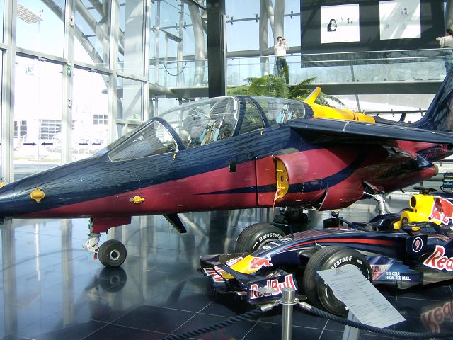 > Flughafen > Red Bull Hangar 7 5