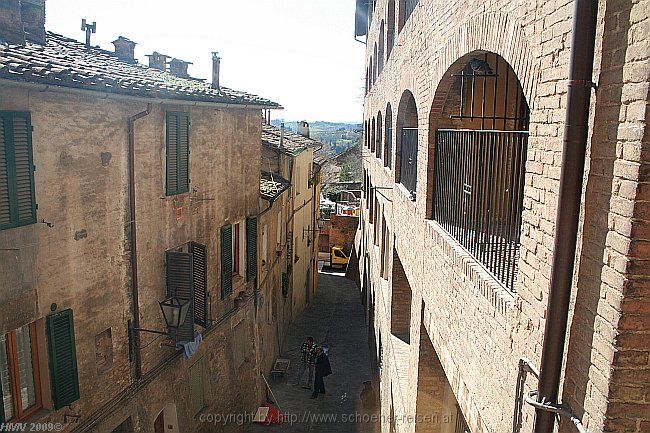 SIENA > Casa di Santa Catarina > Via di Santa Catarina Ausblick neben der Kapelle