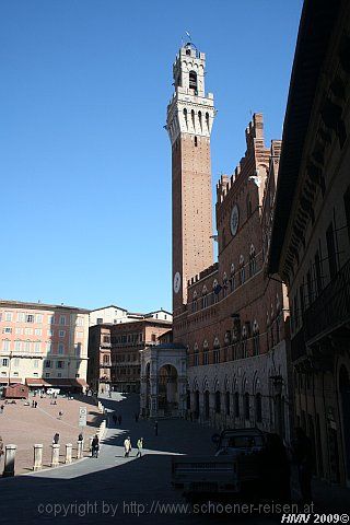 SIENA > Il Campo > Rathaus mit Torre del Mangia