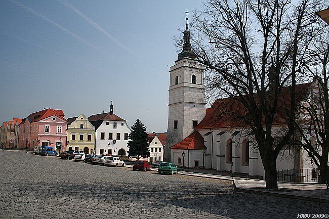 HORSOVSKY TYN > Platz vorm Schloss