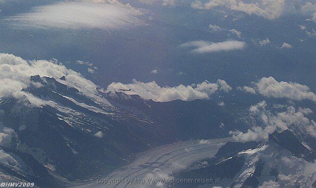 ALPEN > Flugzeug über dem Gletscher