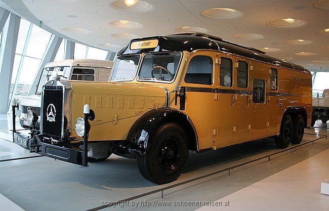 STUTTGART > Mercedes Benz Museum > M3 C2 > Postauto