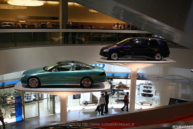 STUTTGART > Mercedes Benz Museum > M7-8