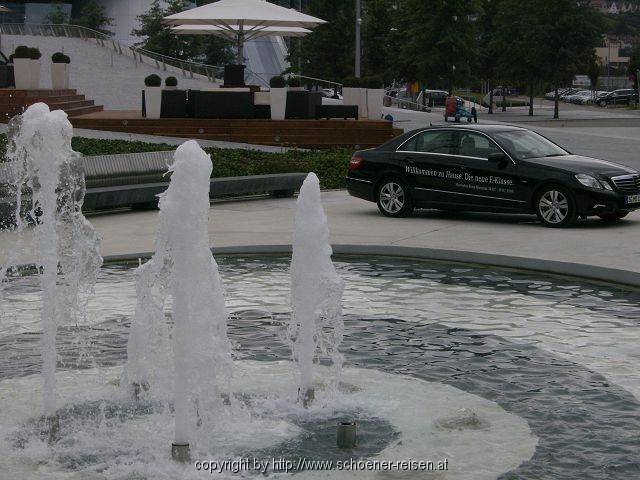 STUTTGART > Das Mercedes Benz Museum > Vorplatz > Neuer M 2009