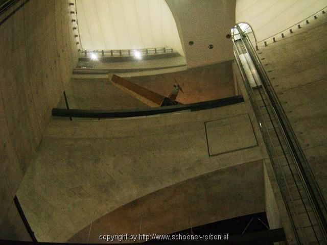 STUTTGART > Das Mercedes Benz Museum > Atrium