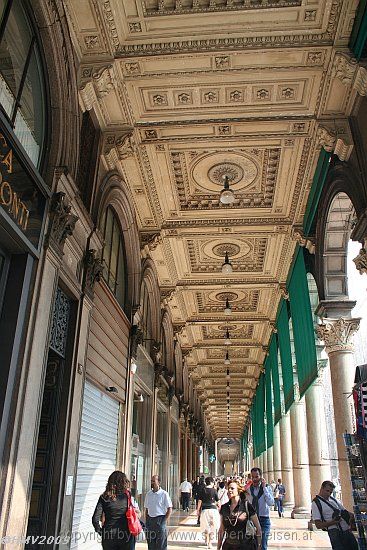 MILANO > Galleria Vittorio Emanuele II > Arkaden am Domplatz