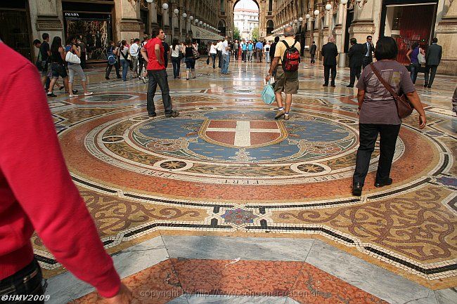 MILANO > Galleria Vittorio Emanuele II > Kreuzung Mosaikfußboden