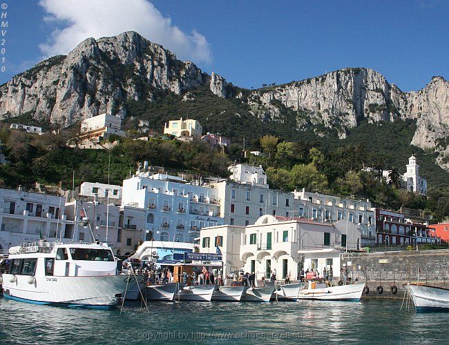 INSEL CAPRI - Bootsfahrt rund um die Insel > 001 Marina Grande