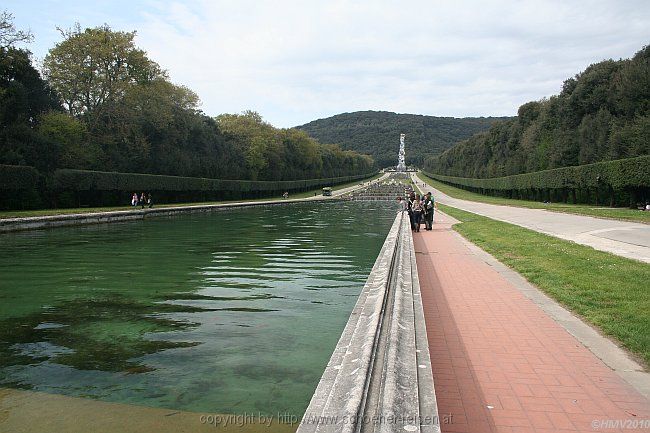 KÖNIGSSCHLOSS CASERTA > Giardino > Mittleres Wasserbecken