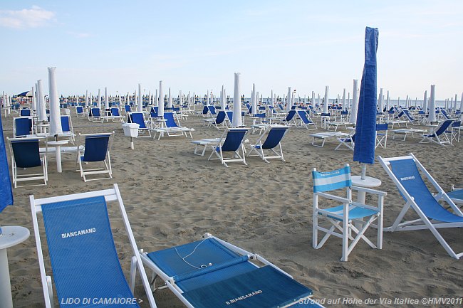 LIDO DI CAMAIORE > Sandstrand auf Höhe der Via Italica