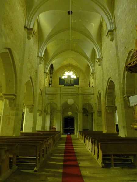 H:Bélapátfalva>Abteikirche>Mittelschiff zur Orgel