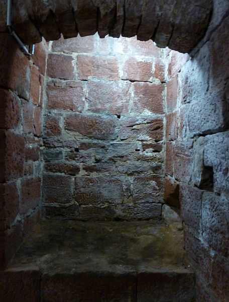 D:Bayern>Miltenberg>Mildenburg>Bergfried>Kamin