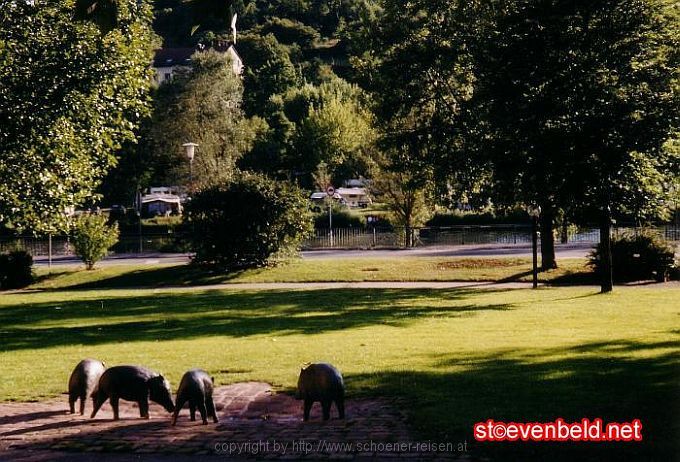 EBERBACH AM NECKAR > Schweineskulptur