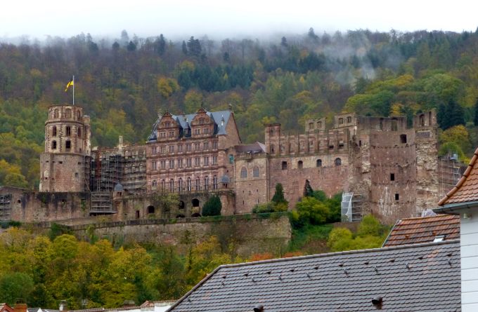 D:BW>Heidelberg>Schloss von der Altstadt aus