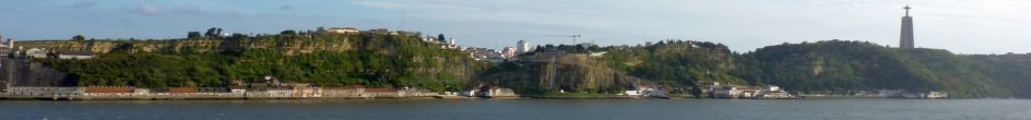 Küste bei Almada (Lissabon) mit Cristo Rei