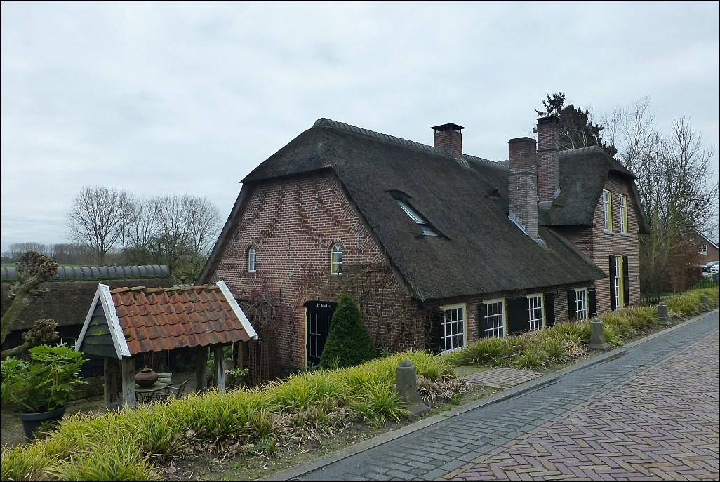 Woudrichem, reetgedecktes Haus - Schoener Reisen » Forum ...