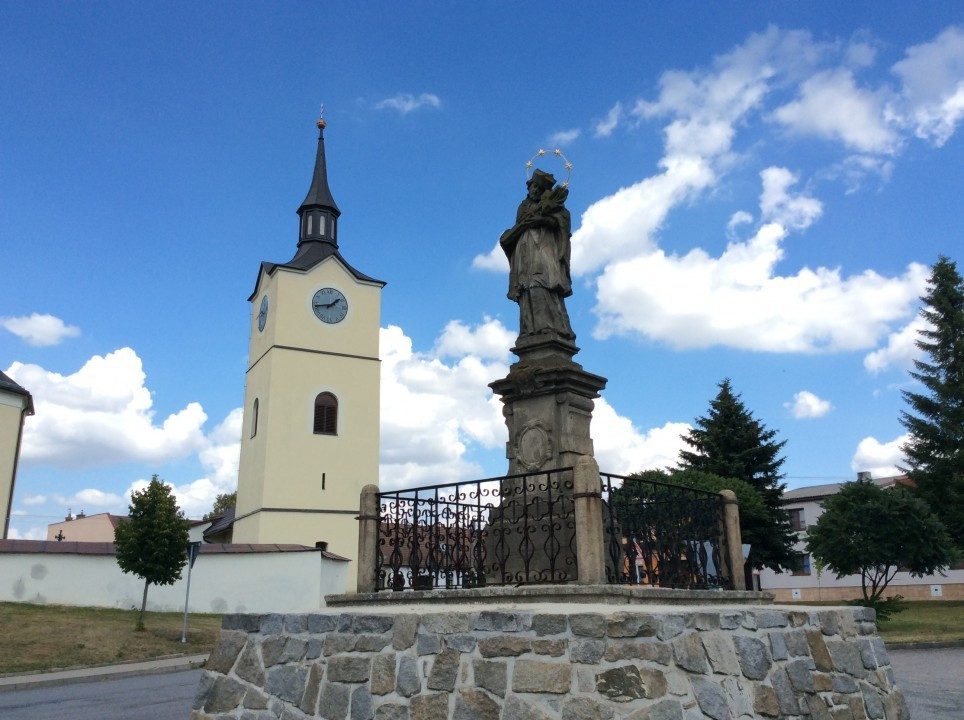 Ostrov nad Oslavou < Nepomuk