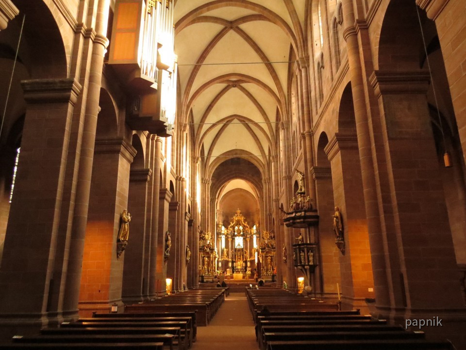 Altarraum Wormser Dom