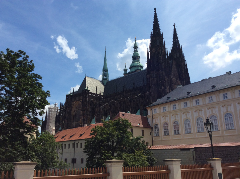 Prag St. Veits Dom < Nepomuk