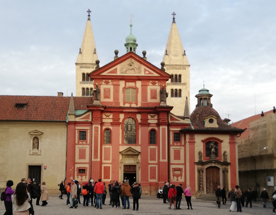 Prag Anbaukapelle Sankt Georg am Hradschin < Nepomuk