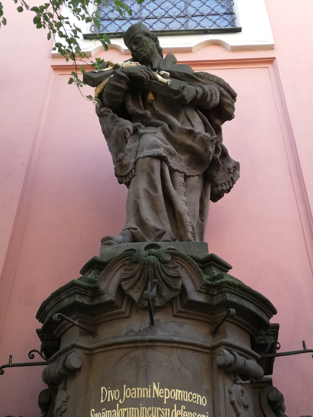 Prag Neustadt Ursulinenkirche < Nepomuk