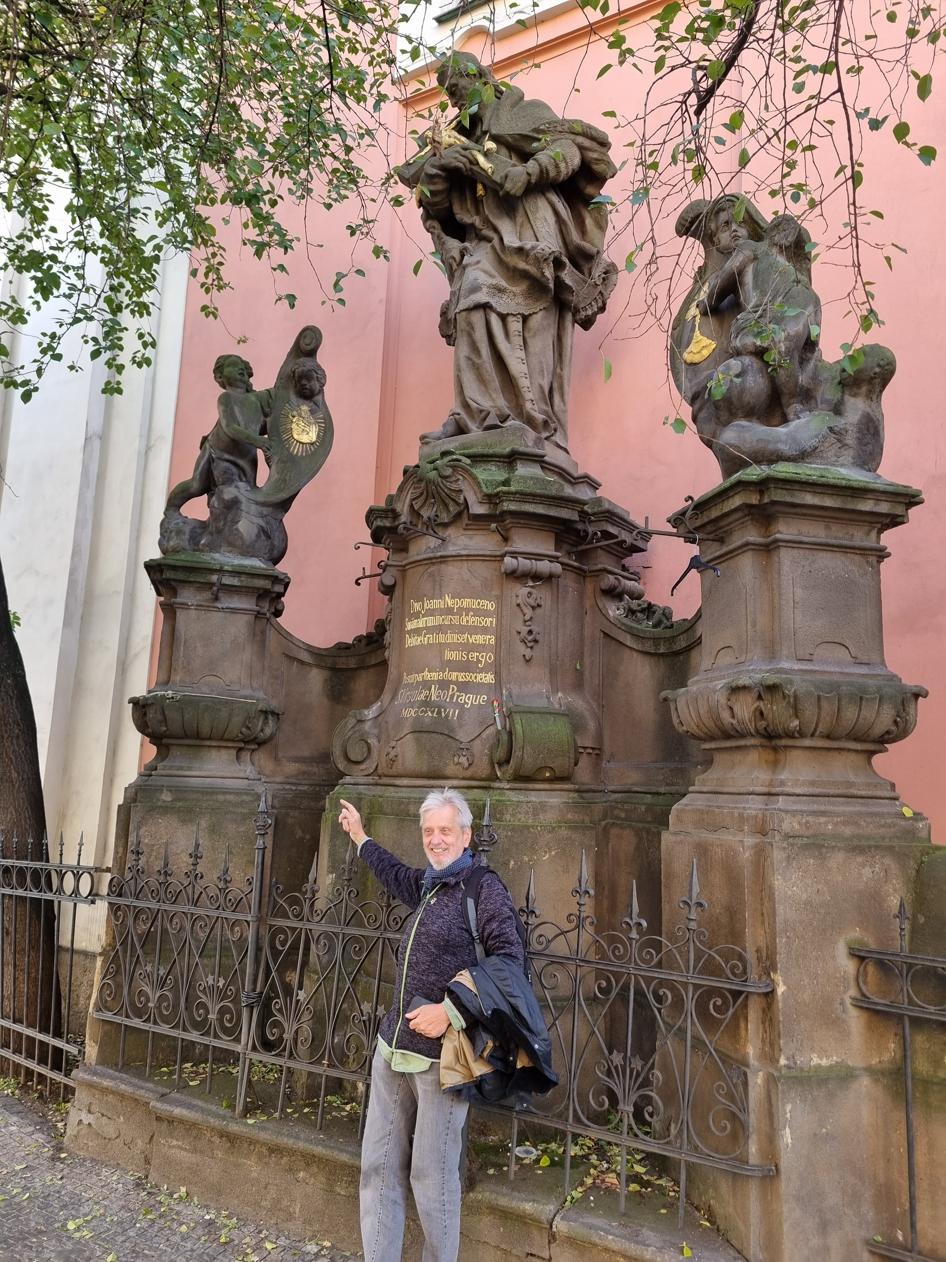 Prag Neustadt Ursulinenkirche < Nepomuk